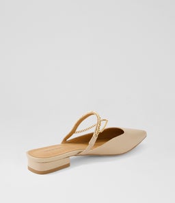 ON THE GO FLAT B2 SAND LEATHER