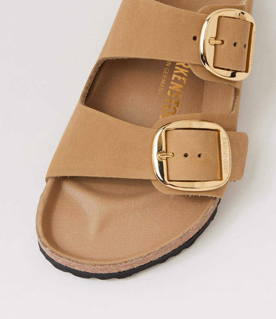 arizona big buckle tobacco brown BIRKENSTOCK Buckle: Oiled Leather 95 TobaccoBrnNA / 41 The anatomically correct cork footbed features a raised toe bar that encourages the natural gripping motion of your feet Birkenstock Arizona Big Buckle Sandals