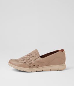 LIDIA SLIP ON C2 LT TAN BURNISHED LEATHER