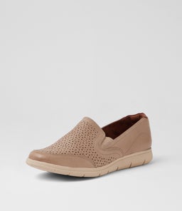 LIDIA SLIP ON C2 LT TAN BURNISHED LEATHER