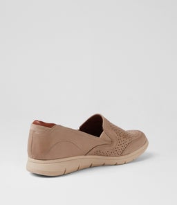 LIDIA SLIP ON C2 LT TAN BURNISHED LEATHER