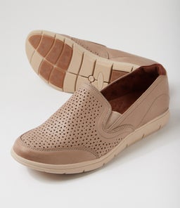 LIDIA SLIP ON C2 LT TAN BURNISHED LEATHER