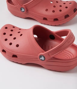 CLASSIC CLOG W CC STRAWBERRY WINE CROSLITE