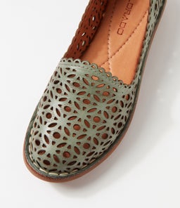 LYYON CF SEAFOAM LEATHER