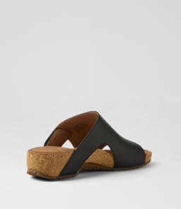 TAHOMA CF BLACK LEATHER