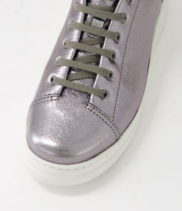 K200645 RUNNER UP CM DK GRAY LEATHER