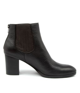 DEIGHT DF BLACK LEATHER