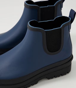 EVERLANE DF NAVY BLACK SOLE GUMBOOT
