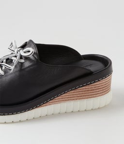CONFIDENT DF BLACK LEATHER