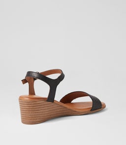 POSSIEE DF BLACK LEATHER
