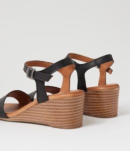 POSSIEE DF BLACK LEATHER