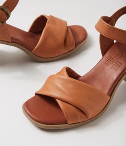 MOAMA DF TAN LEATHER