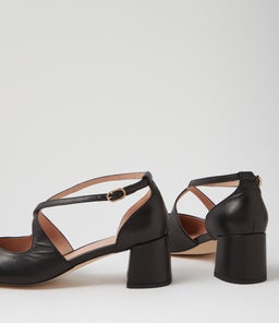 CURTISY DF BLACK LEATHER