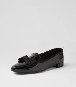 POETNESS DF BLACK PATENT LEATHER
