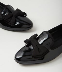 POETNESS DF BLACK PATENT LEATHER