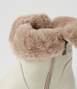 RUDO ALMOND NATURAL LEATHER FUR