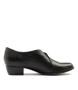 TRACKM BLACK LEATHER