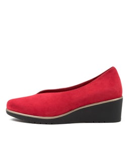 UMME DJ RED SUEDE