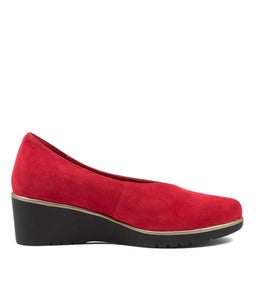 UMME DJ RED SUEDE