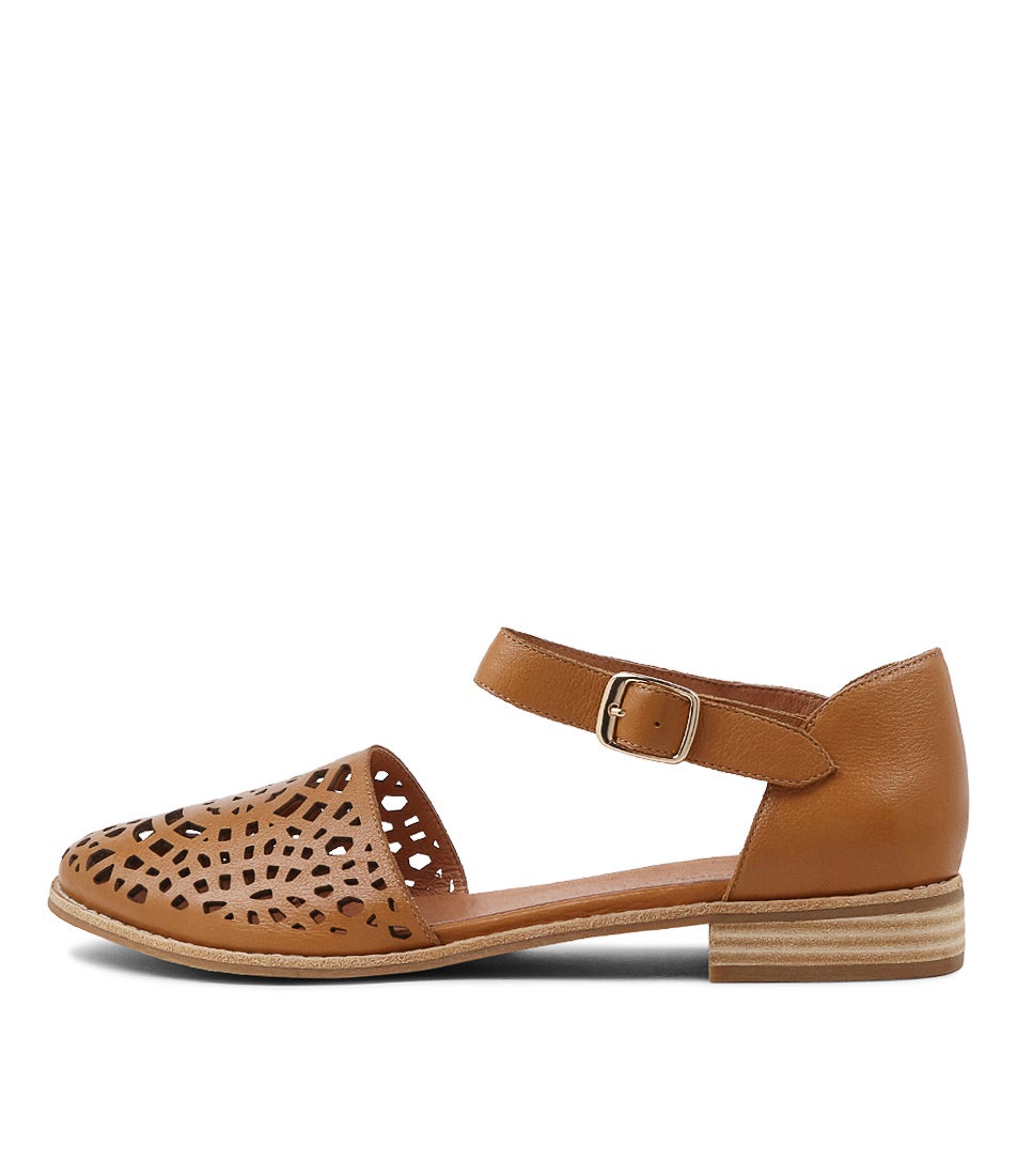 Averate Tan Leather Flat Shoes Averate Tan Leather Flat Shoes