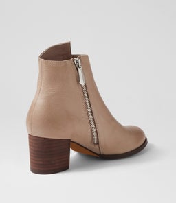 SLAINE DJ SMOKE CHOC HEEL LEATHER
