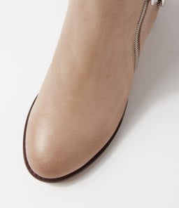 SLAINE DJ SMOKE CHOC HEEL LEATHER