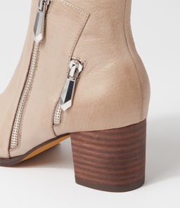 SLAINE DJ SMOKE CHOC HEEL LEATHER