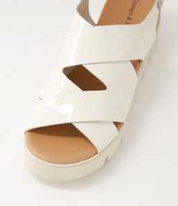 RIKU DJ IVORY MILK SOLE PATENT LEATHER
