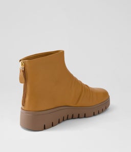 MARCHETA DJ DK TAN LT CHOC SOLE LEATHER