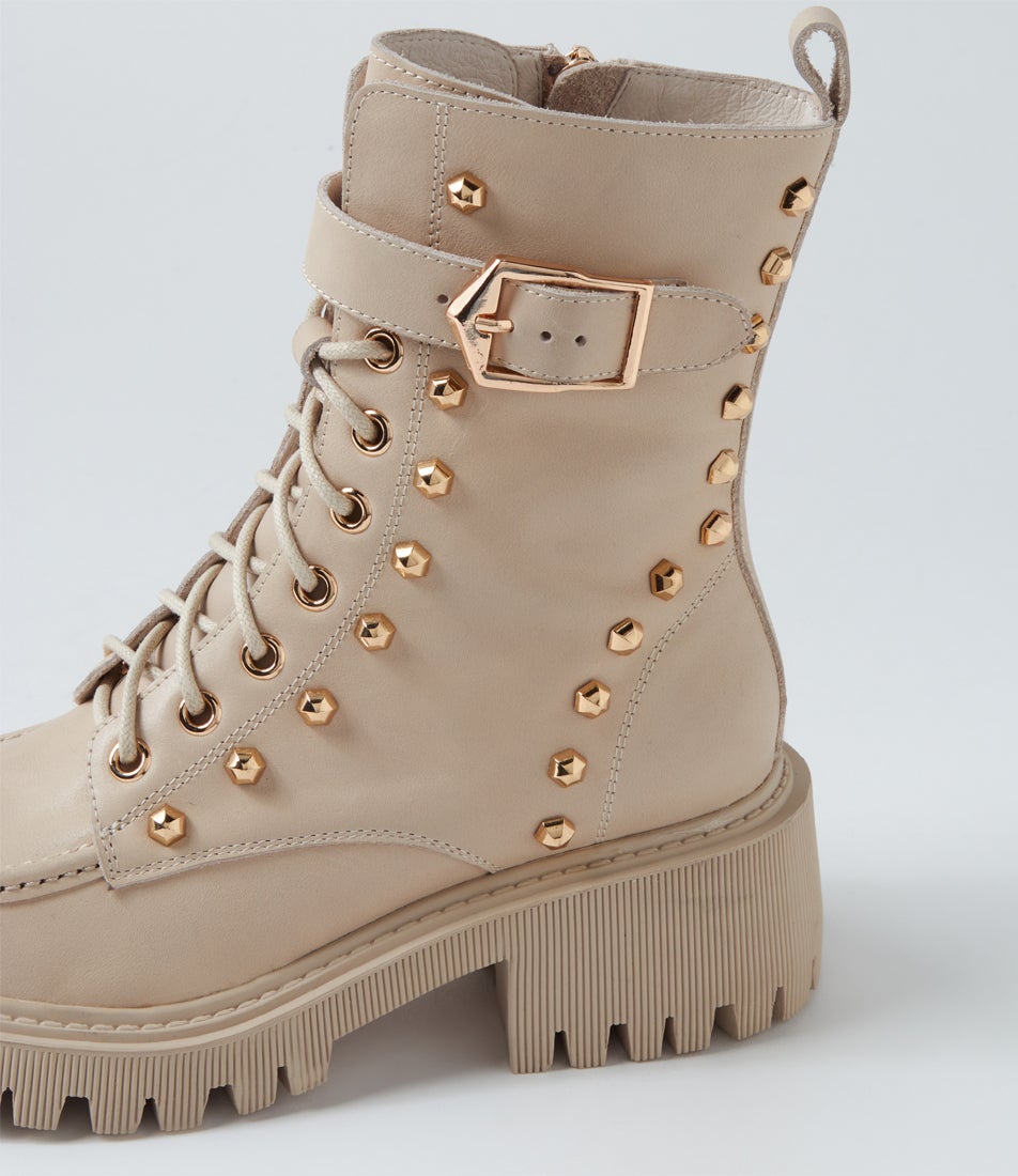 Qolta Almond Leather Ankle Boots