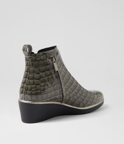 URIA DJ GREY PATENT CROC LEATHER