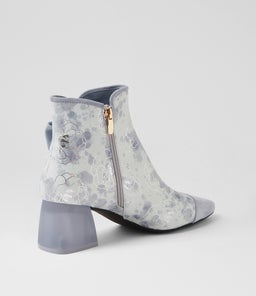 MENASHE DJ BLUEY IVORY&BLUE FLOWER SUEDE LEATHER