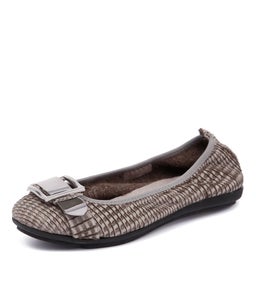 DANAS STONE CUT LEATHER
