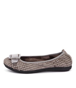 DANAS STONE CUT LEATHER