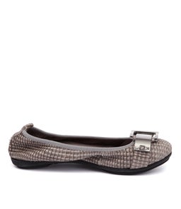 DANAS STONE CUT LEATHER