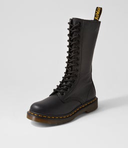 1B99 14 EYE BOOT DM BLACK VIRGINIA LEATHER