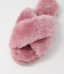 W11573 MAYBERRY EM BLUSH SHEEPSKIN