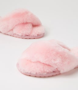 W11573 MAYBERRY EM BABY PINK SHEEPSKIN