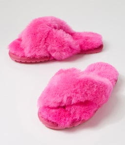W12900 BARBIE MAYBERRY EM BARBIE PINK SHEEPSKIN