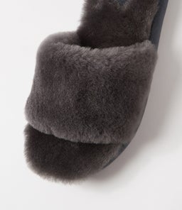 MCKAY EM CHARCOAL SHEEPSKIN