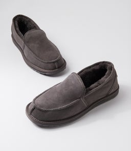 PLATINUM HUME EM CHARCOAL SHEEPSKIN