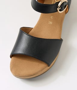 SOLCHE GA SCHWARZ LEATHER