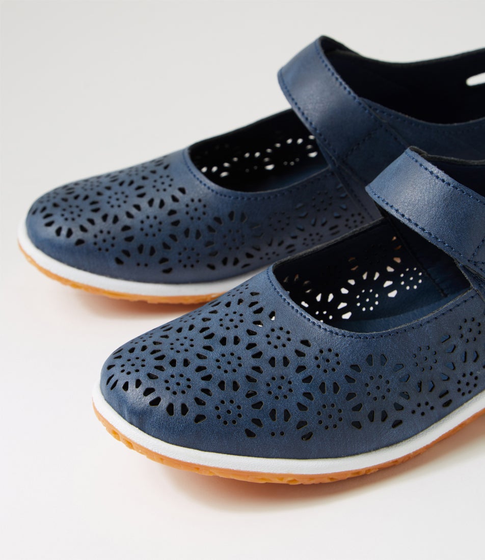 Silviee-Il-Navy-Smooth