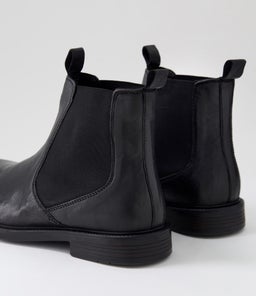 QUAKE JM BLACK LEATHER
