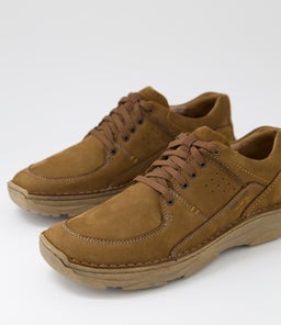 LIAM 01 JS CAMEL NUBUCK
