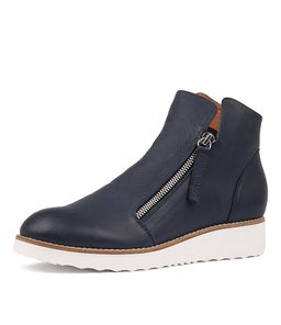 OLISE NAVY LEATHER