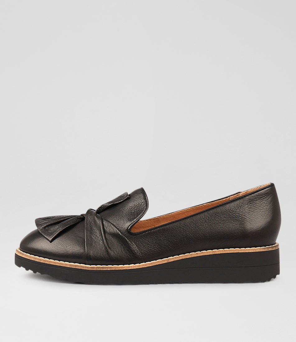 Opitto Black Leather Flat Shoes