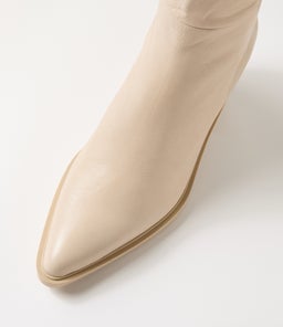 LARINA MI VANILLA LEATHER