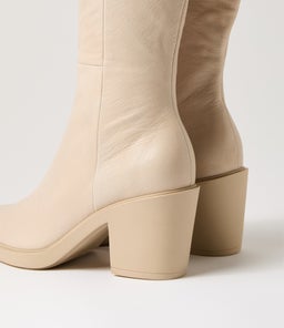LARINA MI VANILLA LEATHER