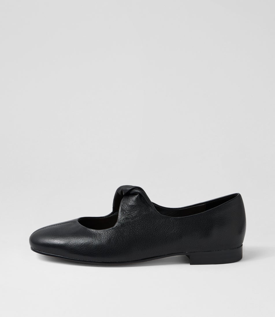 Itchie Black Leather Flat Shoes